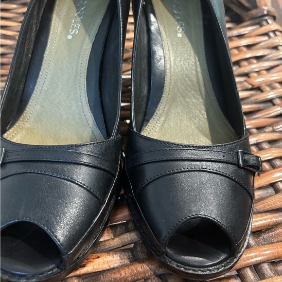 AEROSOLES Black Classic Heels with Medium Block Heel - Picture 10 of 11